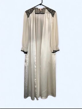 Vintage 1950s Oscar de la Renta Cream Silk Black Lace Robe